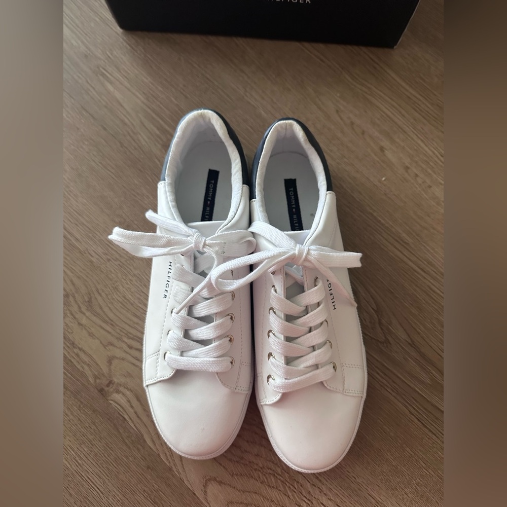 Tommy Hilfiger Laddin Lace Up Sneakers - Picture 5 of 8